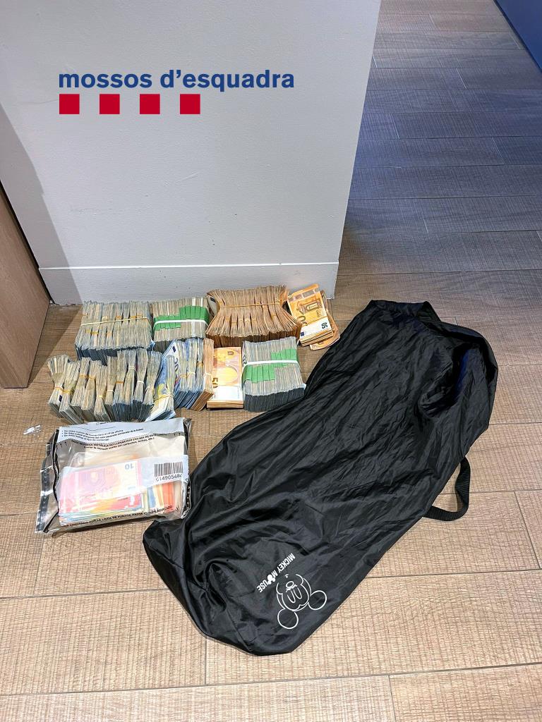 Detinguts dos lladres per tres atracaments a entitats bancàries del Baix Penedès i el Maresme. Mossos d'Esquadra